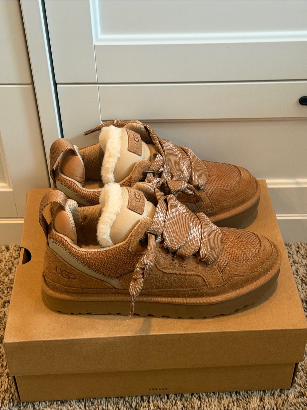 UGG Women's Beige Chestnut Shearling-Trim Lace-Up Lowmel Sneakers Shoes